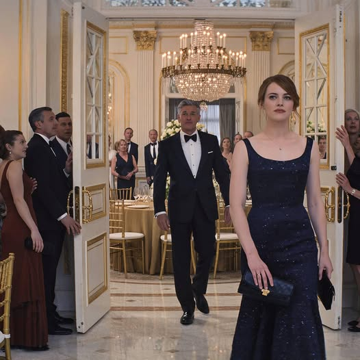 A nővérem esküvőjén a szüleim követelték a penthouse-omat. Megtagadtam — anya megpofozott. Én pedig bosszút választottam.